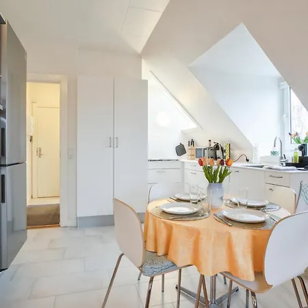 Apartment Lovely Floor Near Airport, Metro And The