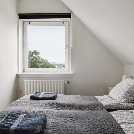 Lovely Floor Near Airport, Metro And The Apartment *