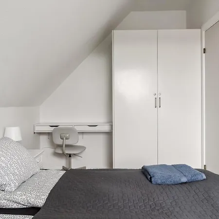 Lovely Floor Near Airport, Metro And The Apartment *