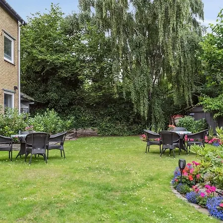 Apartmán Lovely Floor Near Airport, Metro And The